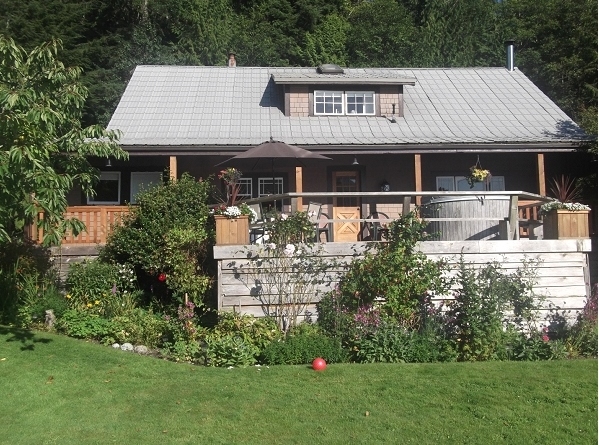 Sailcone Grizzly Bear Lodge